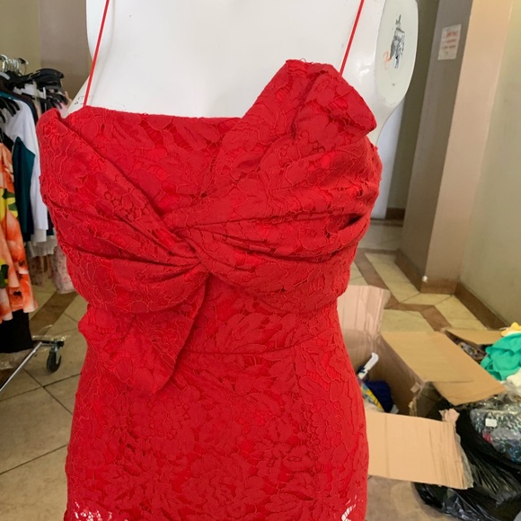 Beautiful red dress - Picture 5 of 5